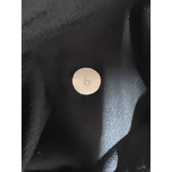 Lululemon Zip Pockets Black Leggings - sz 6 - Picture 3 of 7